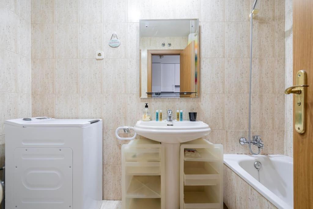 Cozy Family Apartment Tetuan/Estrecho B.M7 Madrid Exteriör bild